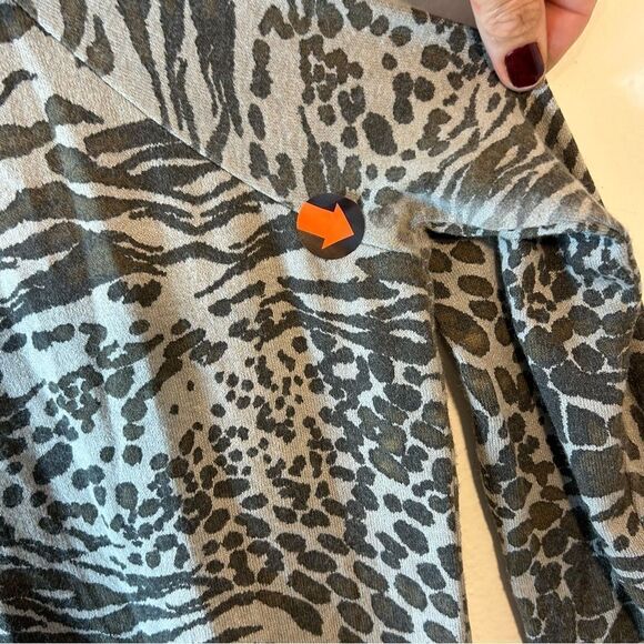 TEMPO PARIS WOMANS SWEATER M/L grey metallic silver zebra print Italy 9511n - Picture 10 of 12